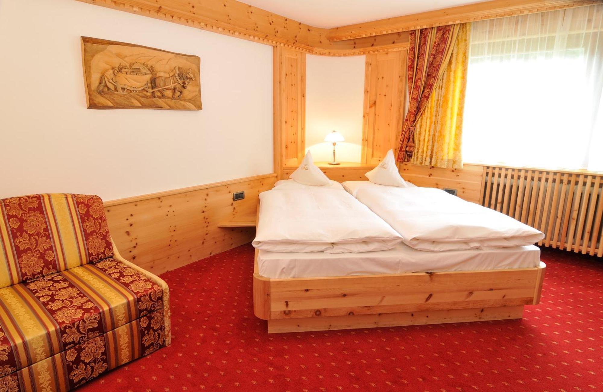 Garni Hotel Iris سيلفا دي فال جاردينا المظهر الخارجي الصورة