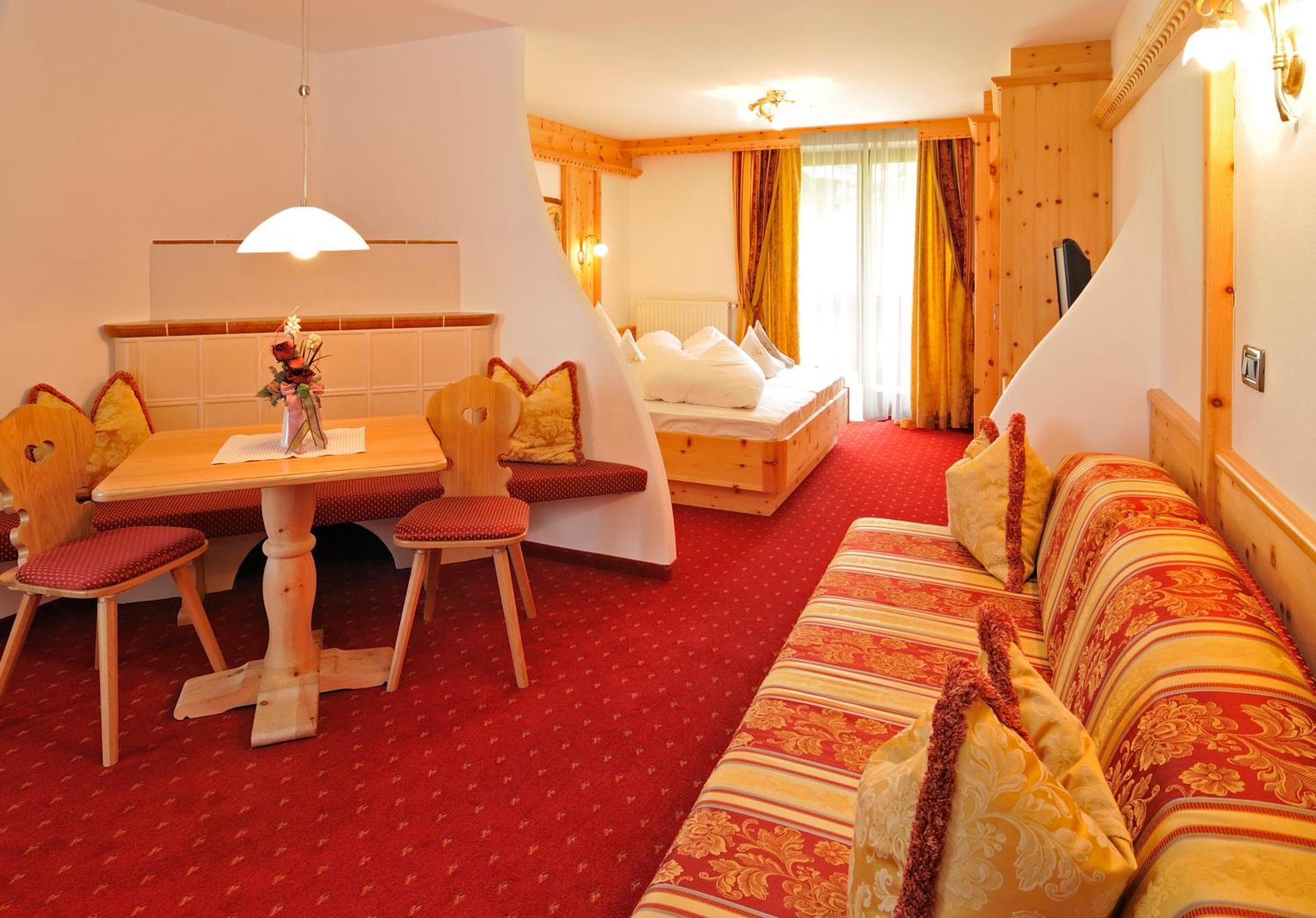 Garni Hotel Iris سيلفا دي فال جاردينا المظهر الخارجي الصورة
