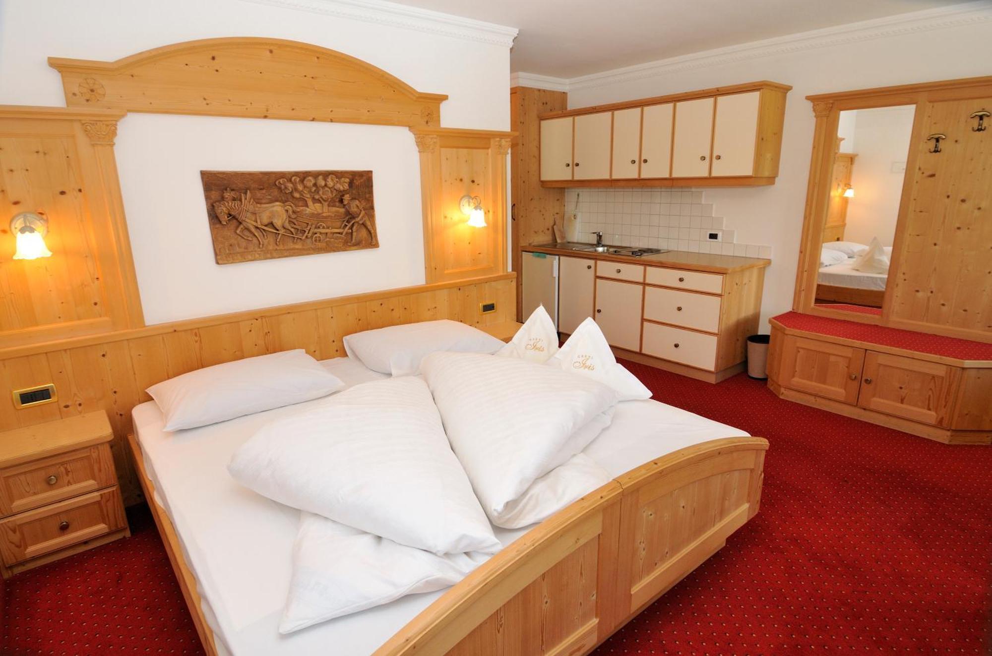 Garni Hotel Iris سيلفا دي فال جاردينا المظهر الخارجي الصورة