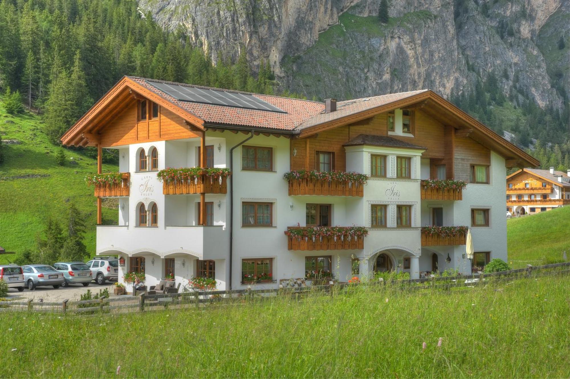 Garni Hotel Iris سيلفا دي فال جاردينا المظهر الخارجي الصورة